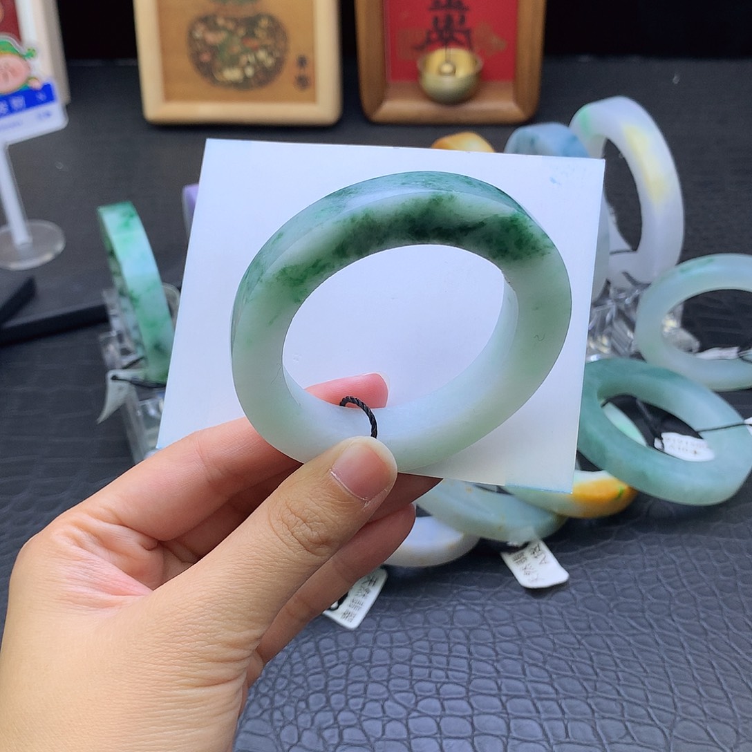 定制翡翠未镶嵌翡翠手镯