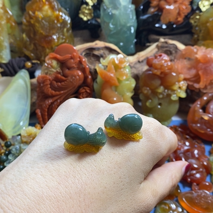 蛇纹石玉颈饰未镶嵌