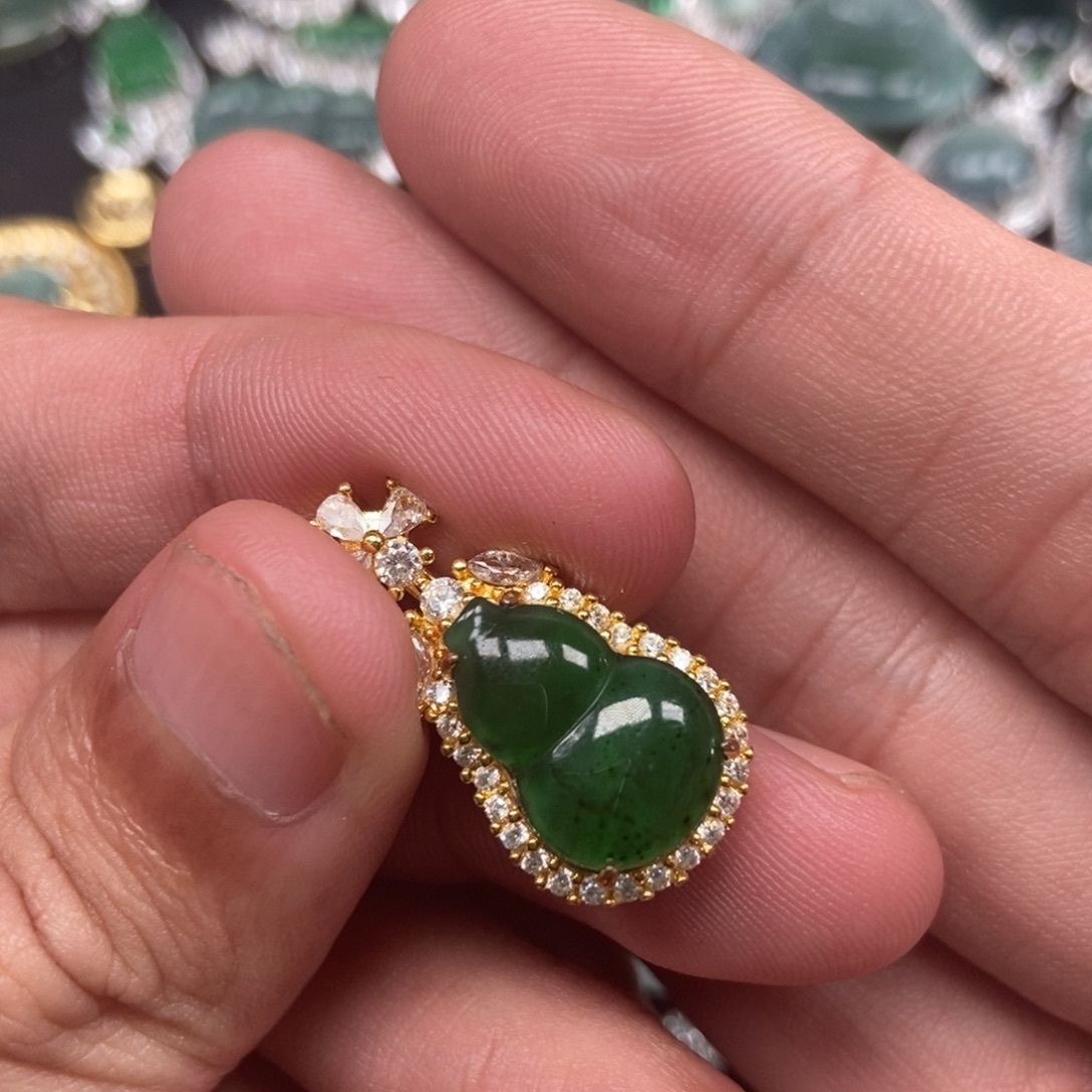 翡翠未镶嵌吊坠(不含链)