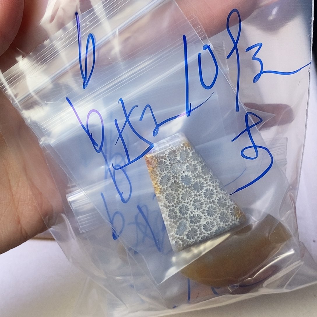 硅化玉颈饰合金b****冰