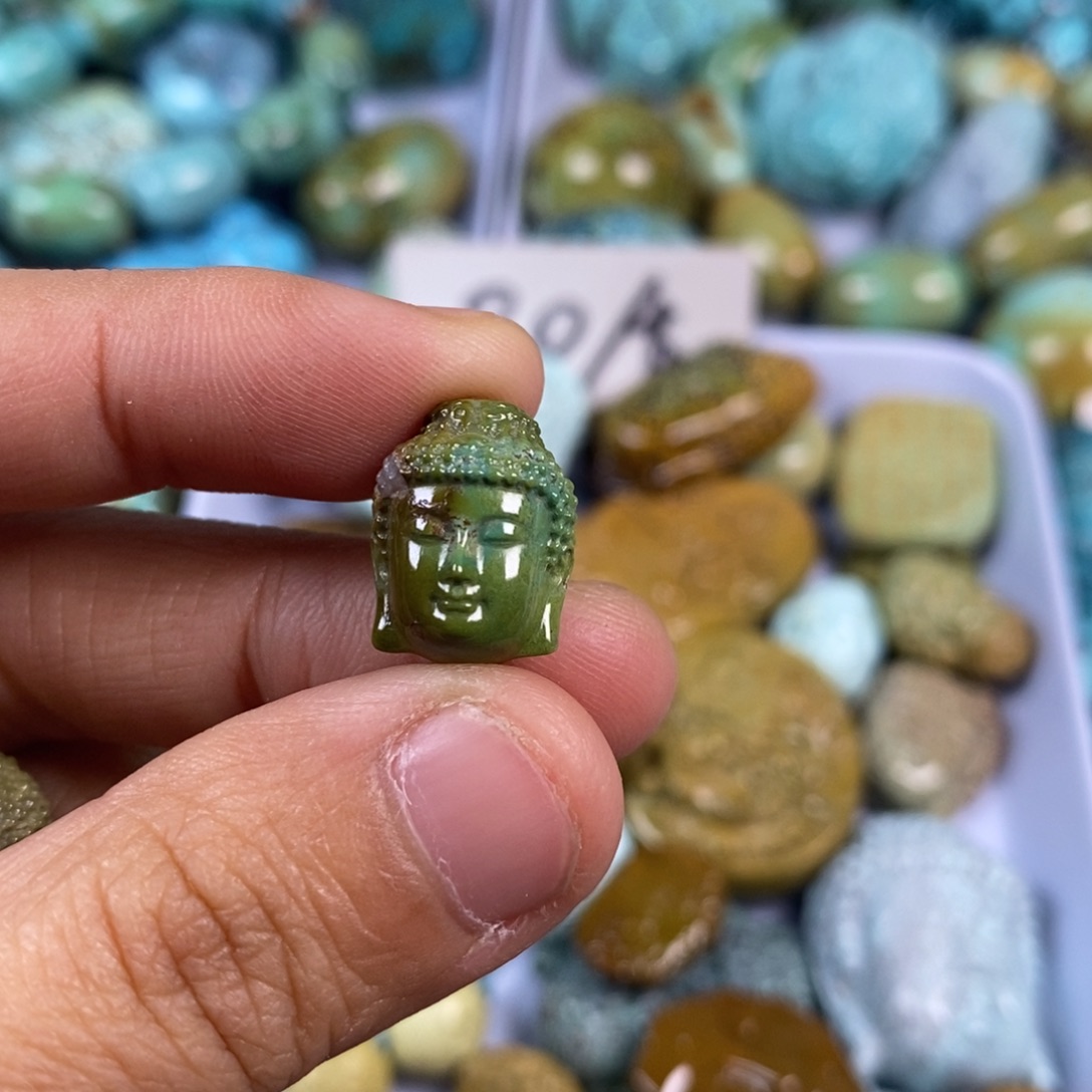 绿松石未镶嵌颈饰