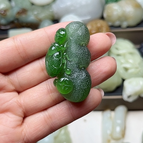 和田玉未镶嵌颈饰安****)