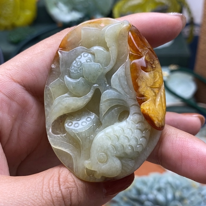 阳***光蛇纹石玉未镶嵌颈饰