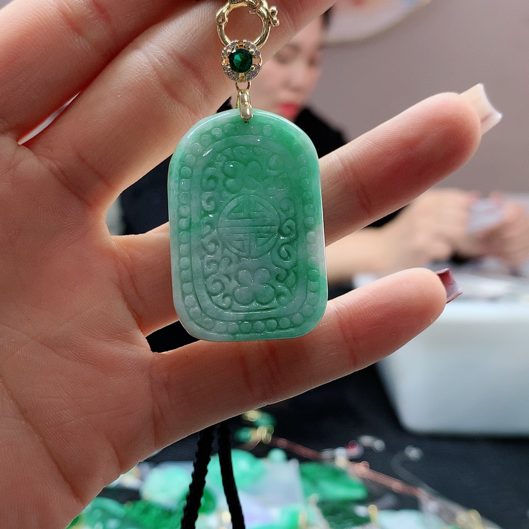 【闪购商品】翡翠吊坠(赠链)合金