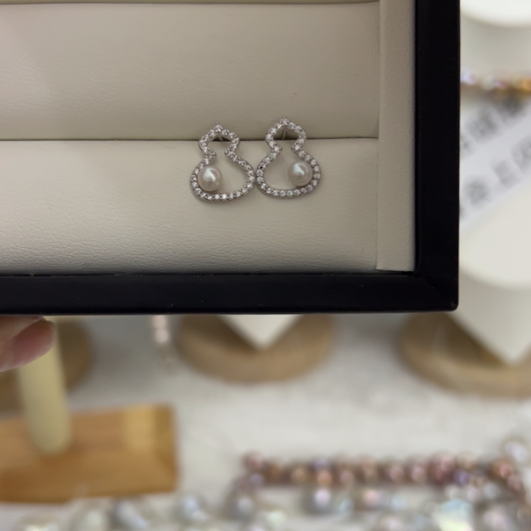 淡水珍珠耳饰银S925镶嵌不包邮