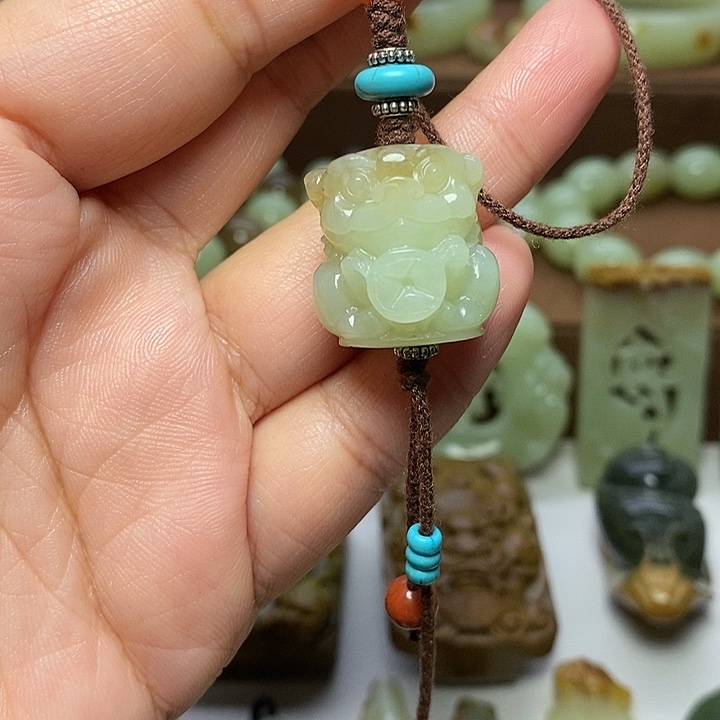 岫岩老玉（透闪石质玉）未镶嵌颈饰