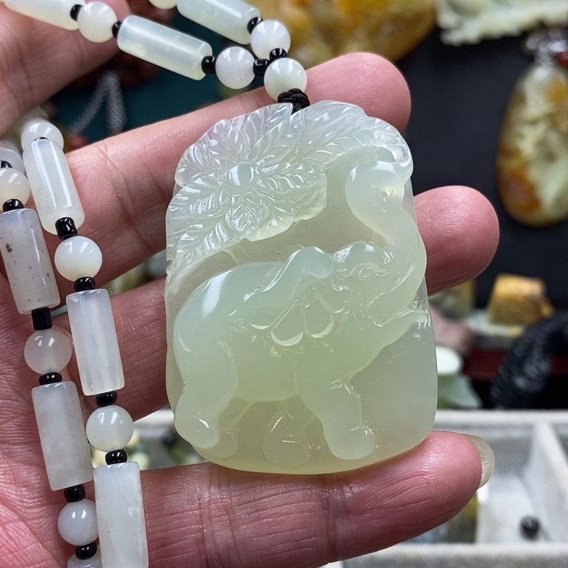 【闪购商品】蛇纹石玉吊坠未镶嵌