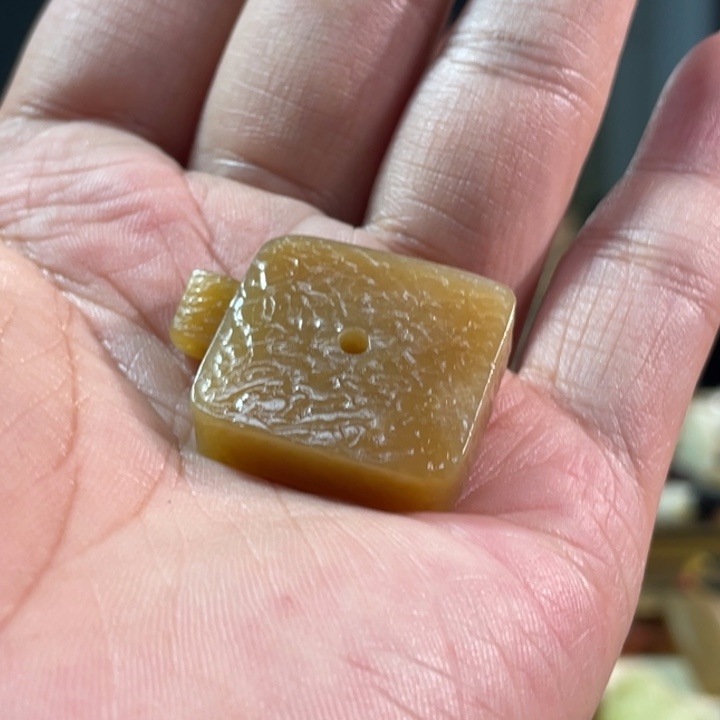 颈饰未镶嵌和田玉（糖玉）