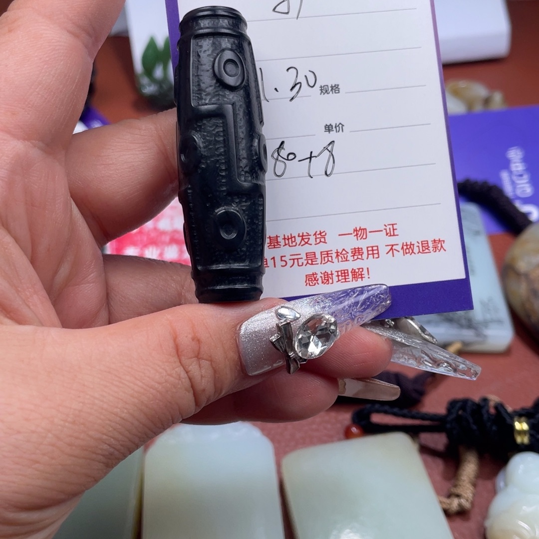 小***主和田玉未镶嵌颈饰