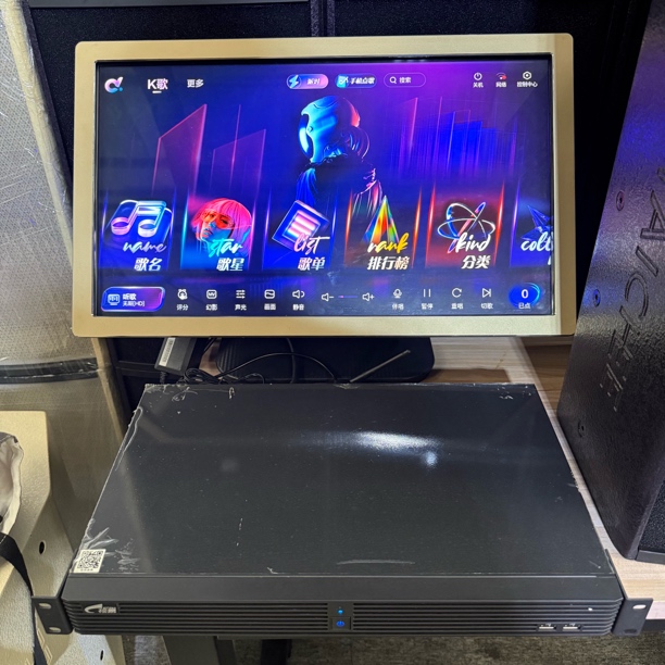 9新  9新 视易D68点歌机500g内存➕24寸触摸屏（不包邮）保修一个月