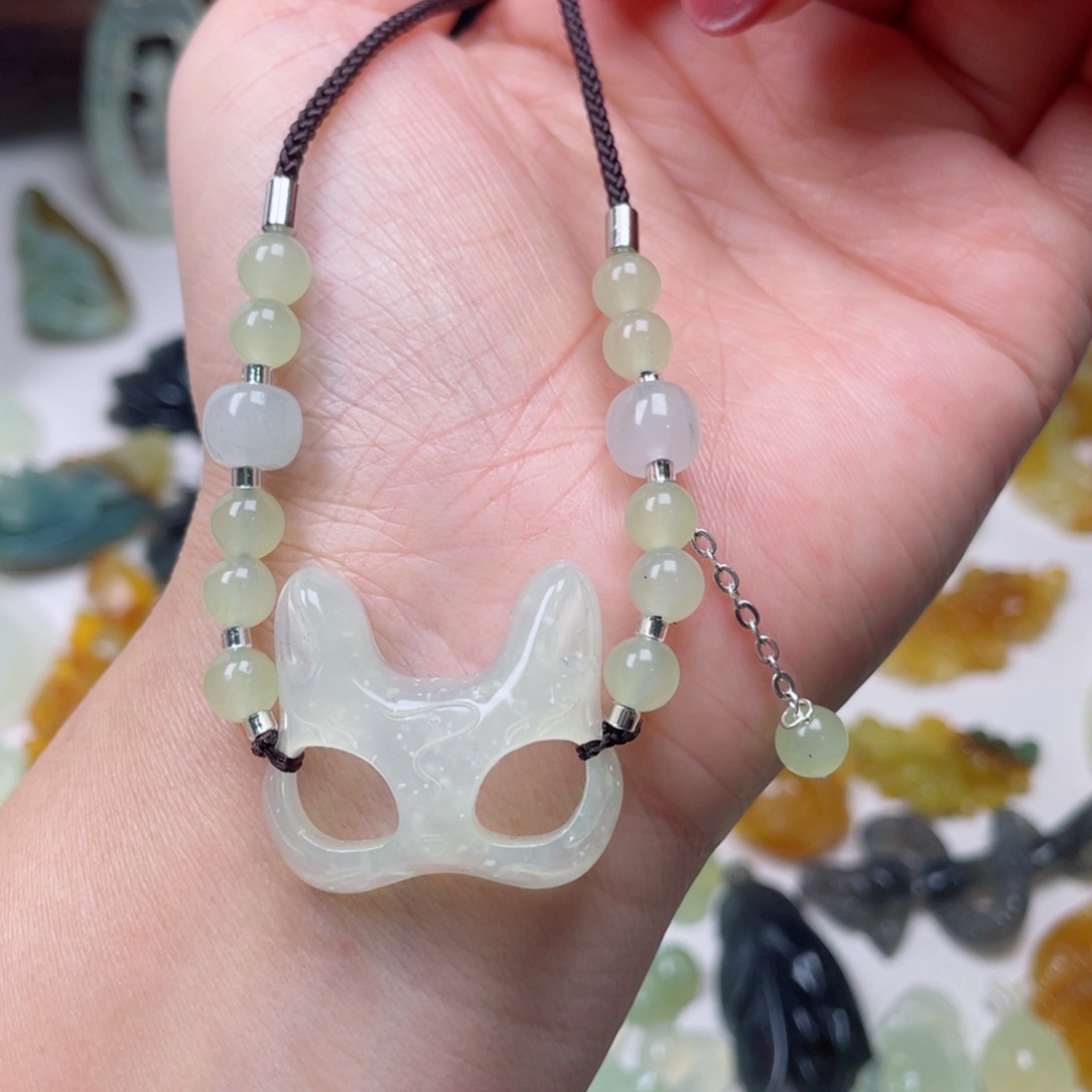 蛇纹石玉颈饰未镶嵌