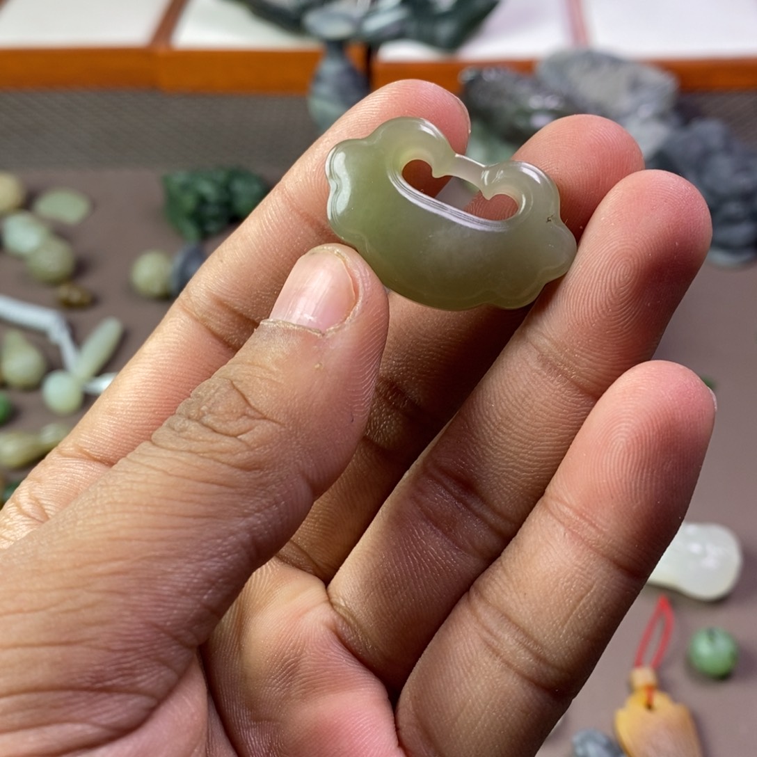 和田玉颈饰未镶嵌