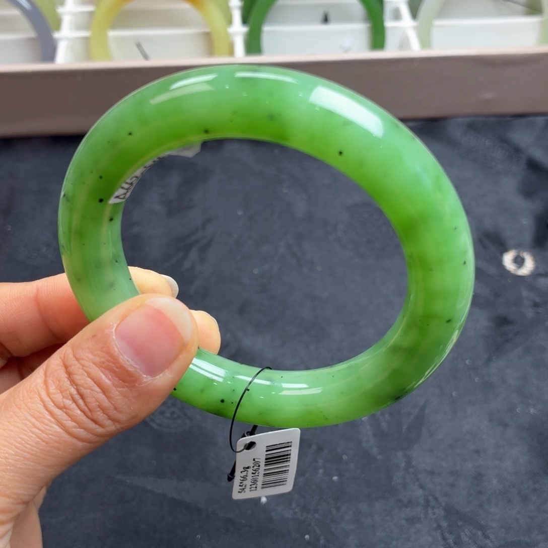 和田玉未镶嵌手镯胖圆，猕猴桃果绿54圈