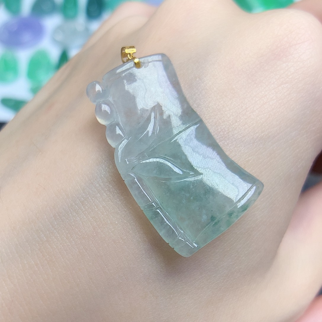 翡翠18K金镶嵌颈饰888888888888