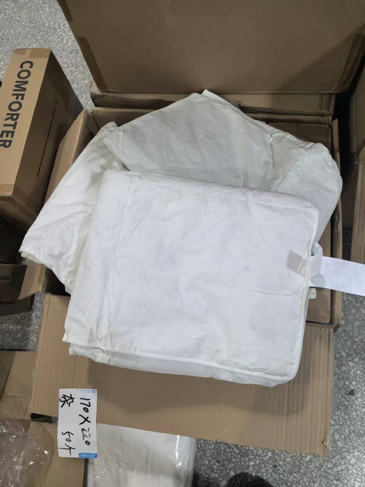 《厚广家》3楼170×220白色全棉高支棉95%鹅毛被 发1张4.4斤