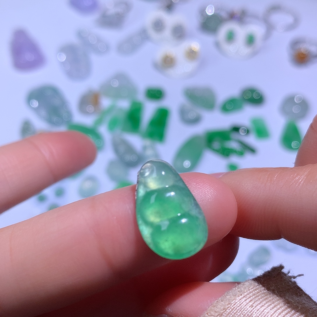 翡翠颈饰未镶嵌豆