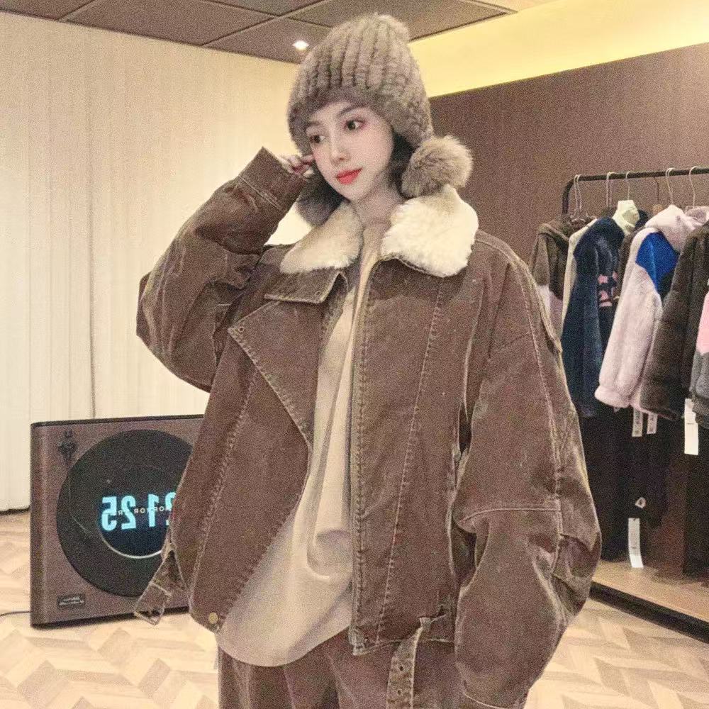 郭夫人 | 高端轻奢牛仔植绒做旧鹅绒拼羊毛领女外套