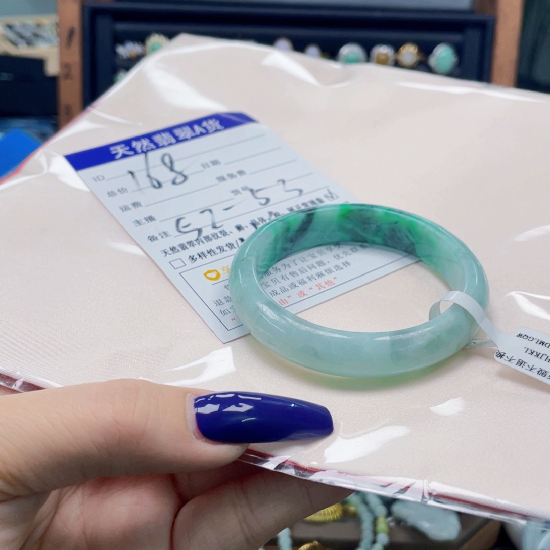 翡翠手镯未镶嵌天然翡翠Ａ货