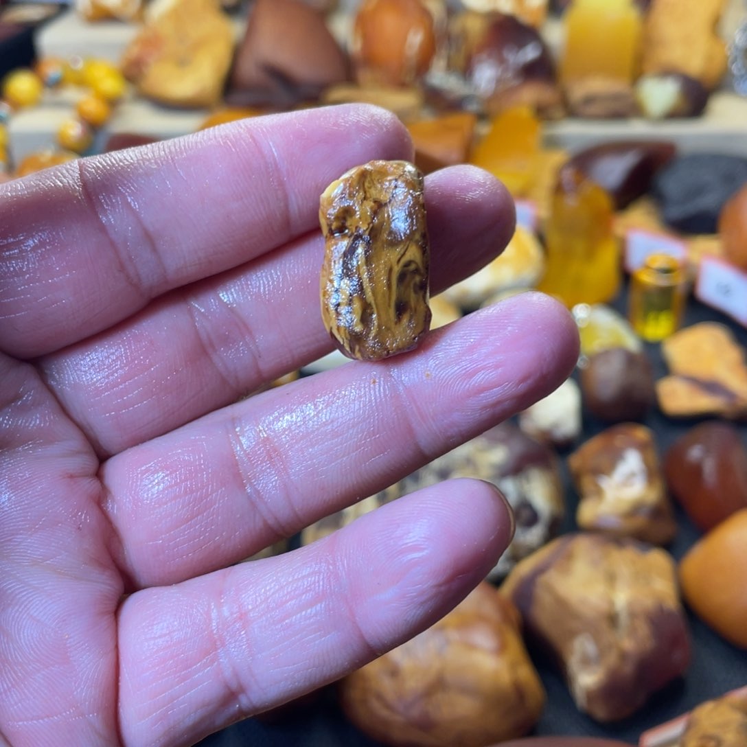 琥珀裸石未镶嵌红*肉天然蜜蜡