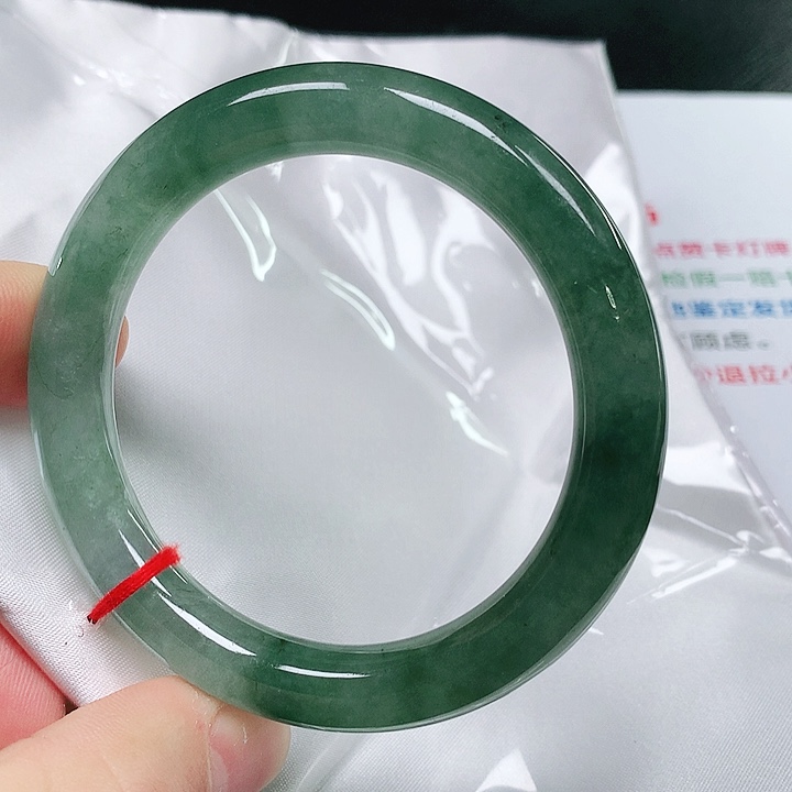 翡翠手镯未镶嵌翡翠手镯未镶嵌