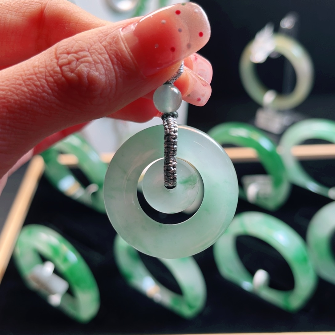 石英质玉颈饰未镶嵌