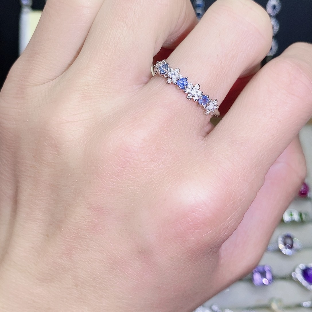 戒指蓝宝石未镶嵌