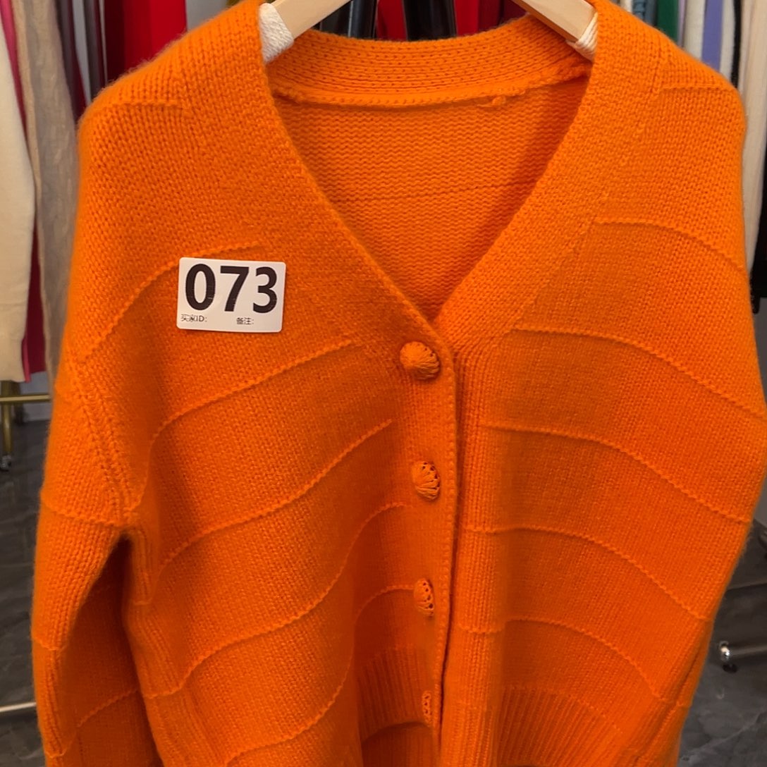 芸***七单品 073 V领 开衫 爱马橙色