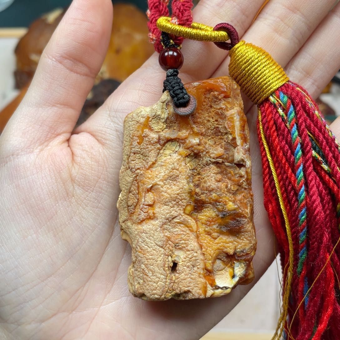 未镶嵌琥珀珠宝奇石