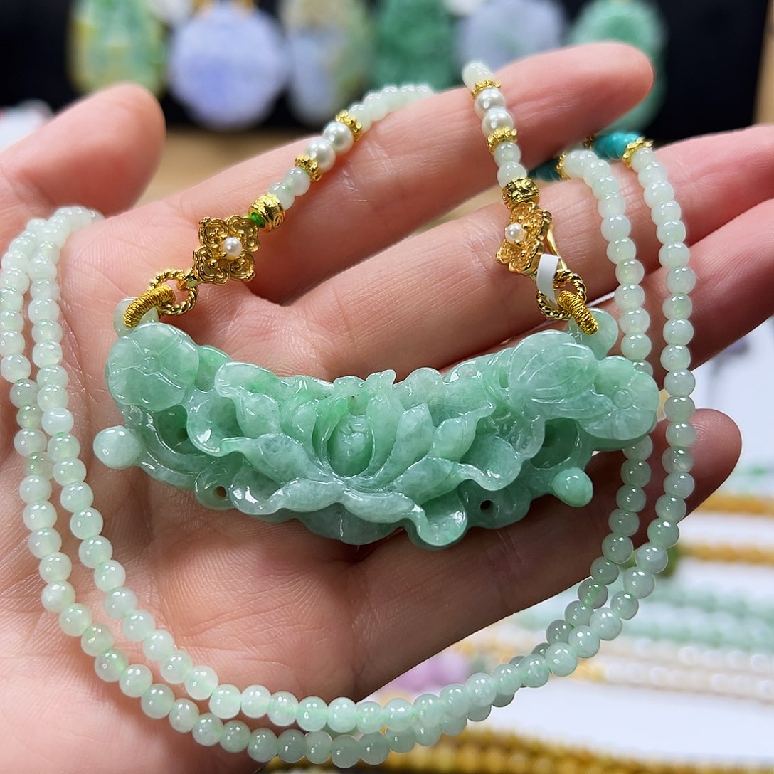 翡翠未镶嵌颈饰吊坠