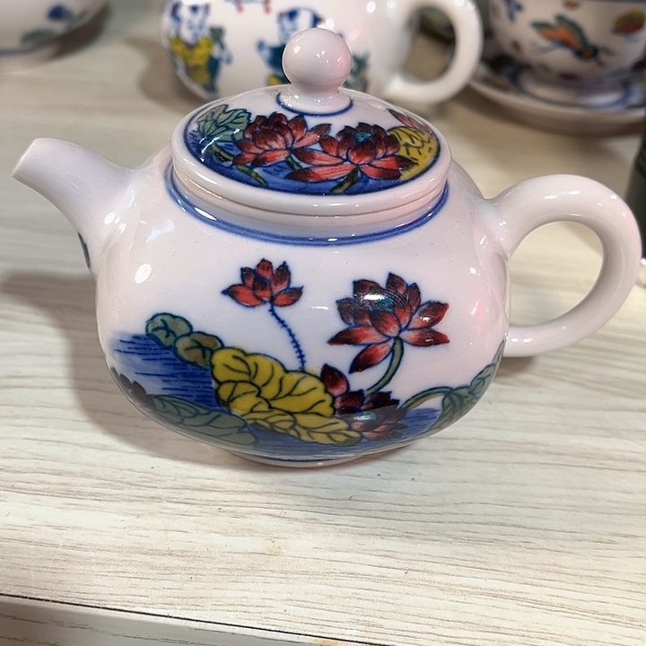 瓷片景德镇陶瓷茶壶。红。