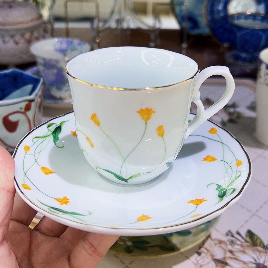 咖啡杯和茶杯是我们学校一