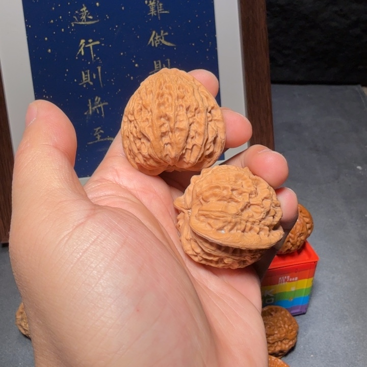 文玩核桃吊坠金牛编号4265，41-39-42.5