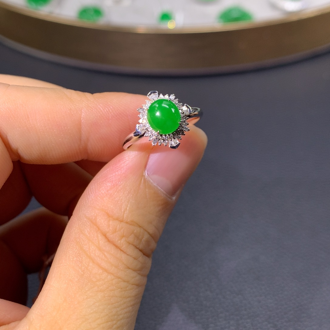 翡翠戒指18K金镶嵌翡翠