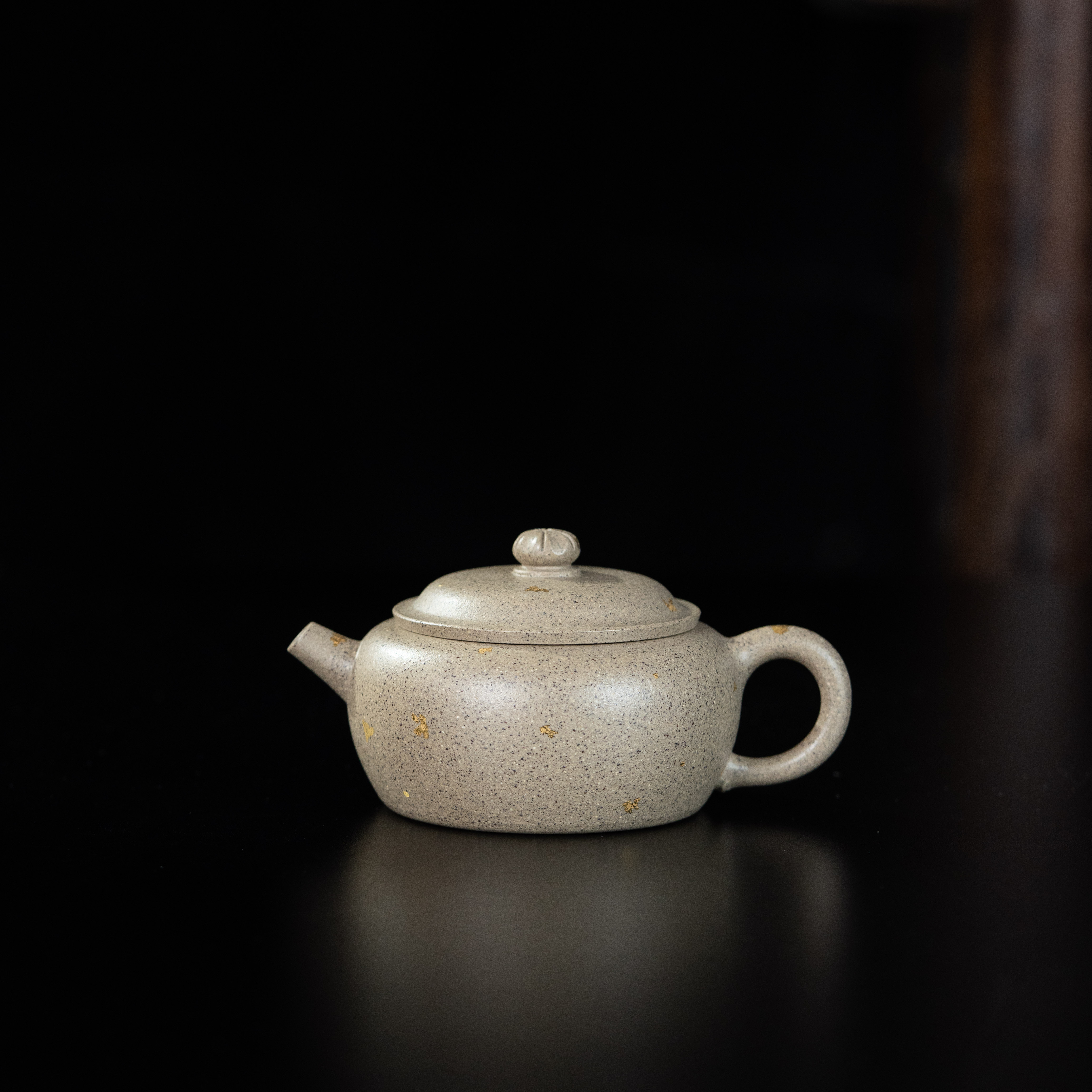 菊钮小巨轮（洒金）陈洁  天茶星145cc家用紫砂壶