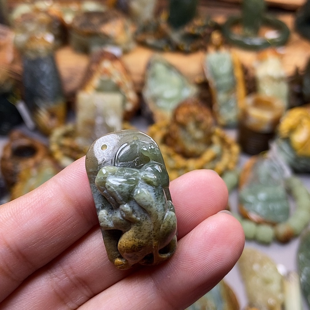 未镶嵌岫岩河磨玉（透闪石质玉）珠宝奇石