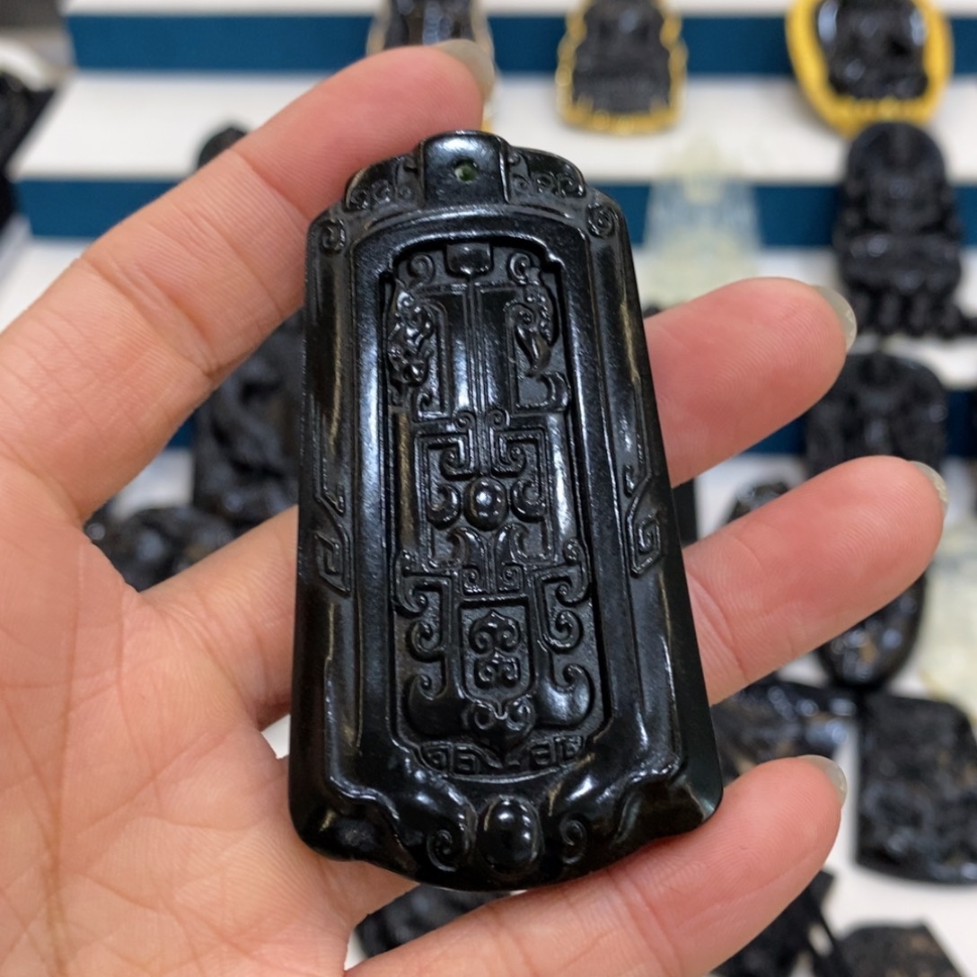 地***者蛇纹石玉未镶嵌吊坠