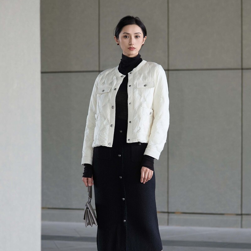 sdeer圣迪奥女装小香风圆领菱格短款轻薄羽绒服S24483102