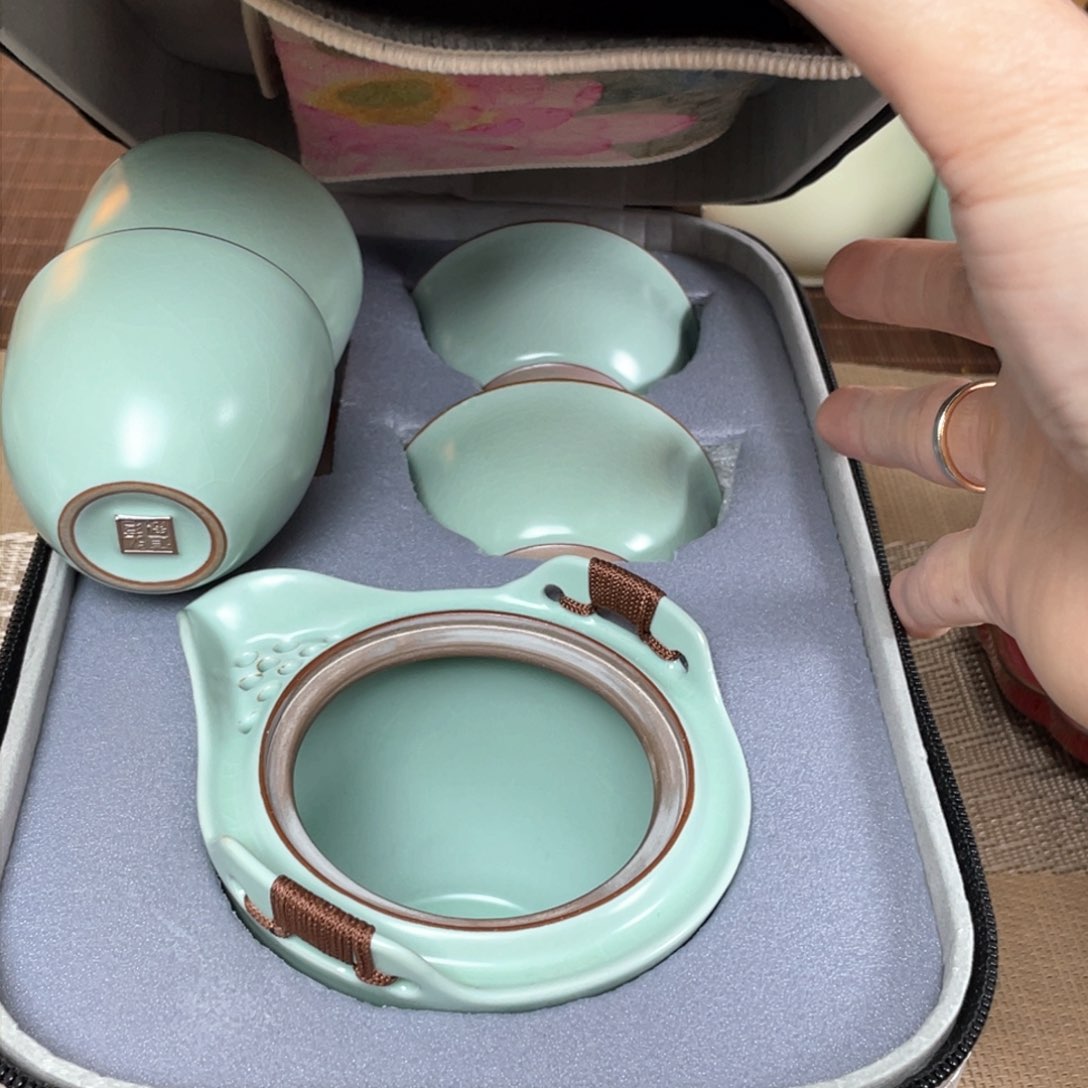 瓷片新年快乐啊。。。。