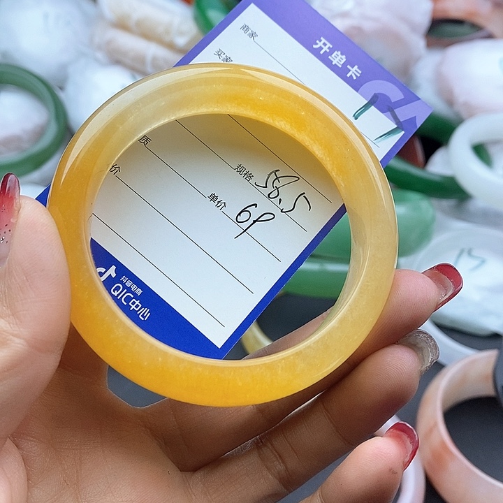 石英质玉手镯未镶嵌