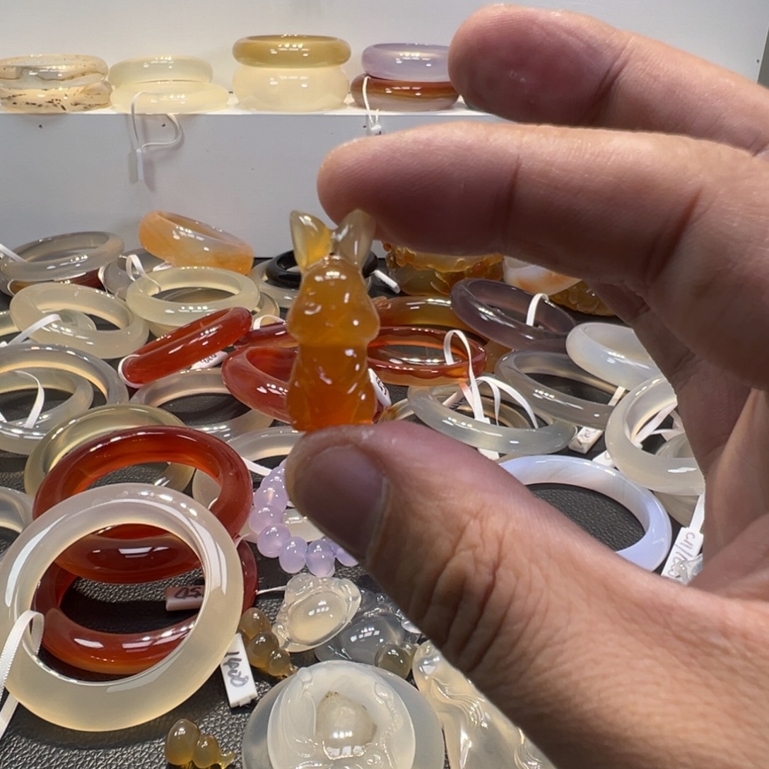 沐***野玛瑙/玉髓未镶嵌手镯