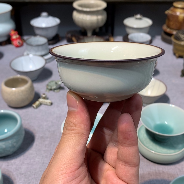 龙泉青瓷铁胎白釉