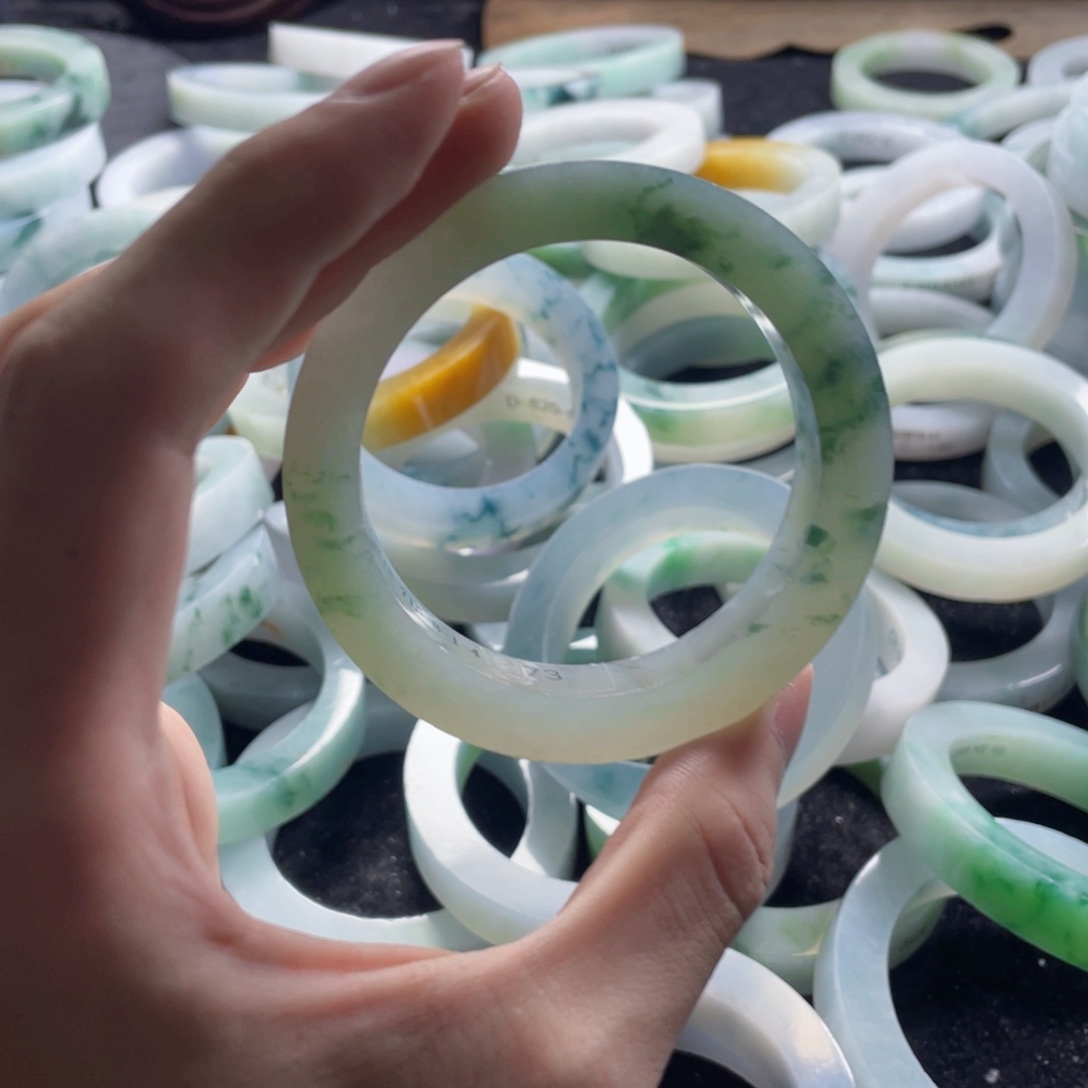 诗***华定制翡翠未镶嵌A货