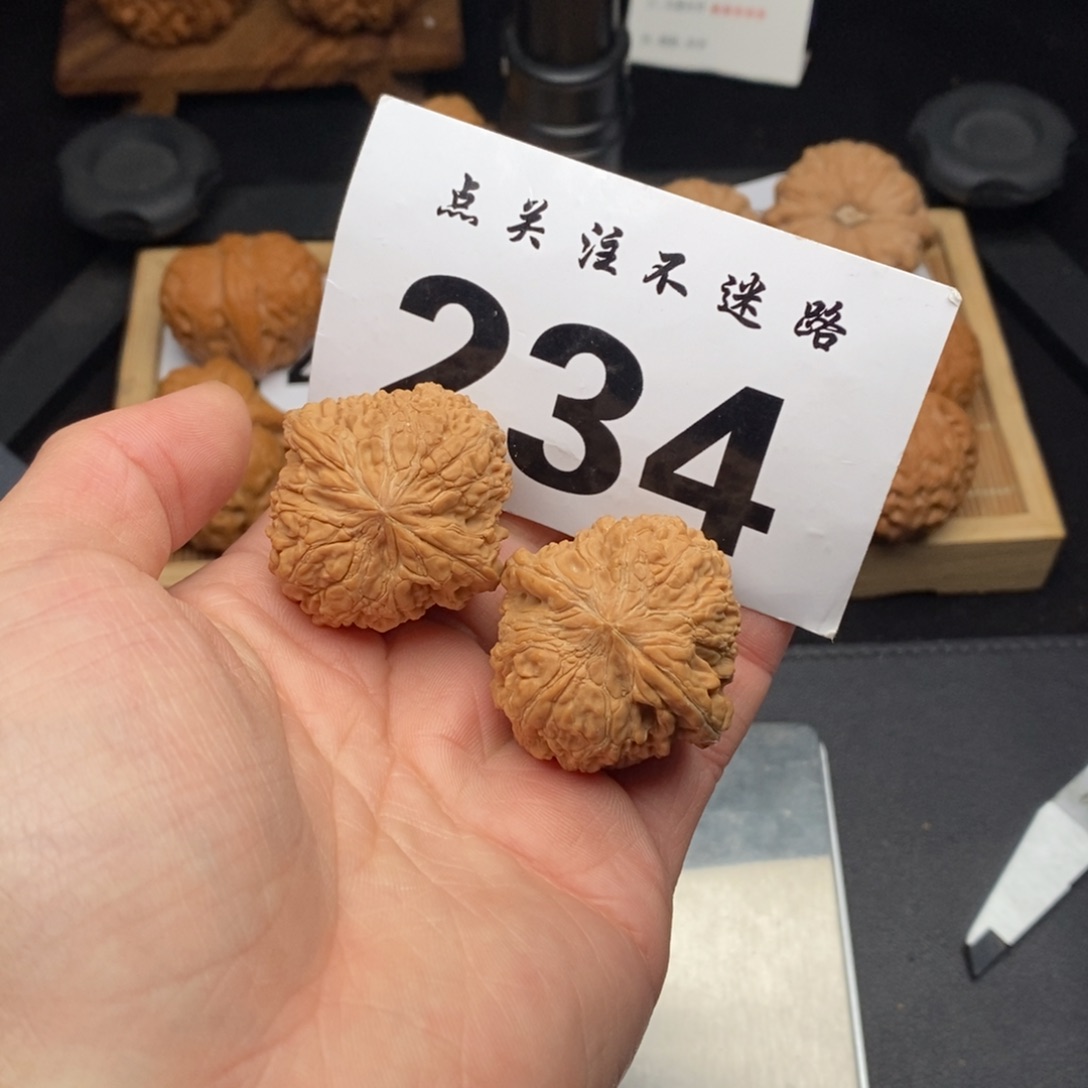 文玩核桃吊坠36和尚头