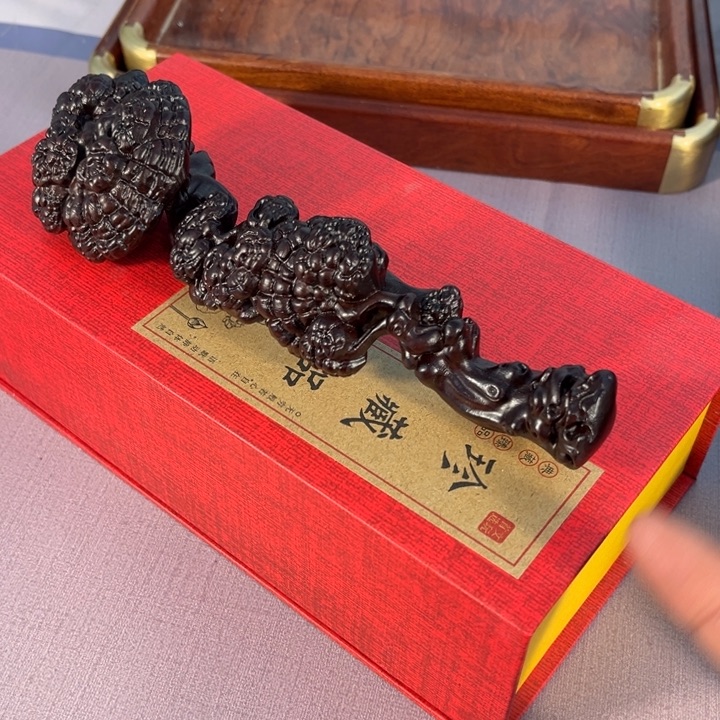 木小叶紫檀如意雕刻