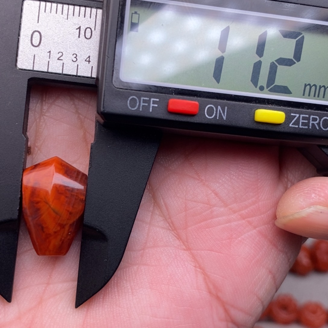 南红玛瑙配饰未镶嵌位*有瑕疵