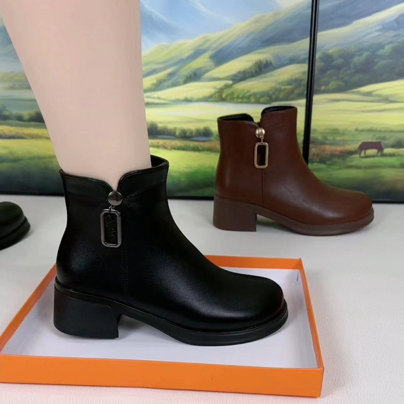 新款秋冬季时尚3公分方跟圆头舒适秋冬款马丁靴软底防滑妈妈短靴