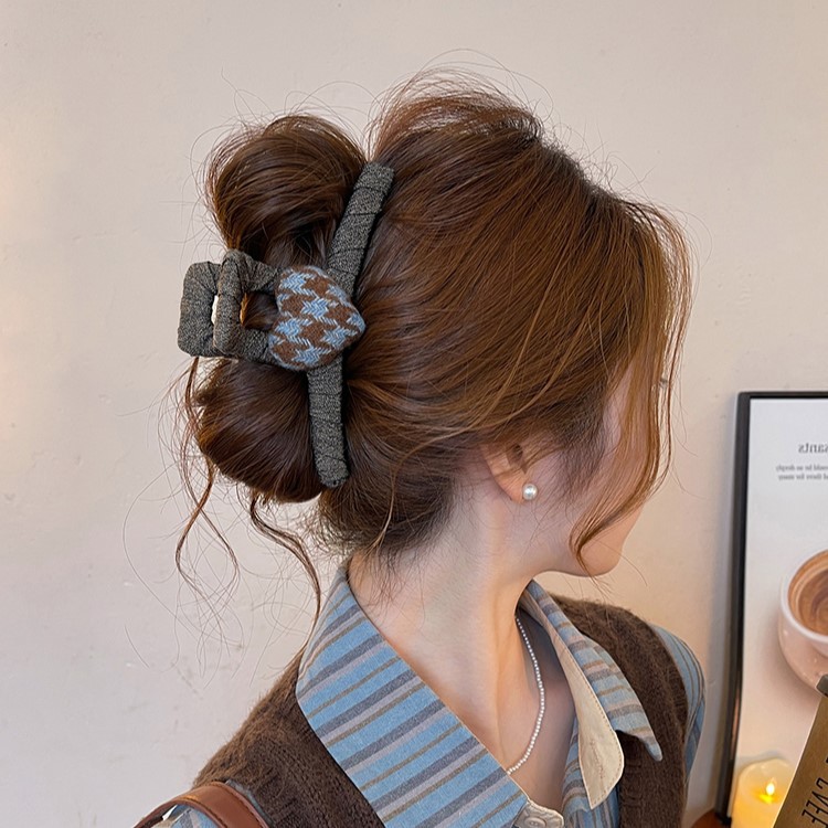 复古爱心抓夹女秋冬高级感鲨鱼夹大号发量多后脑勺盘发夹网红发饰