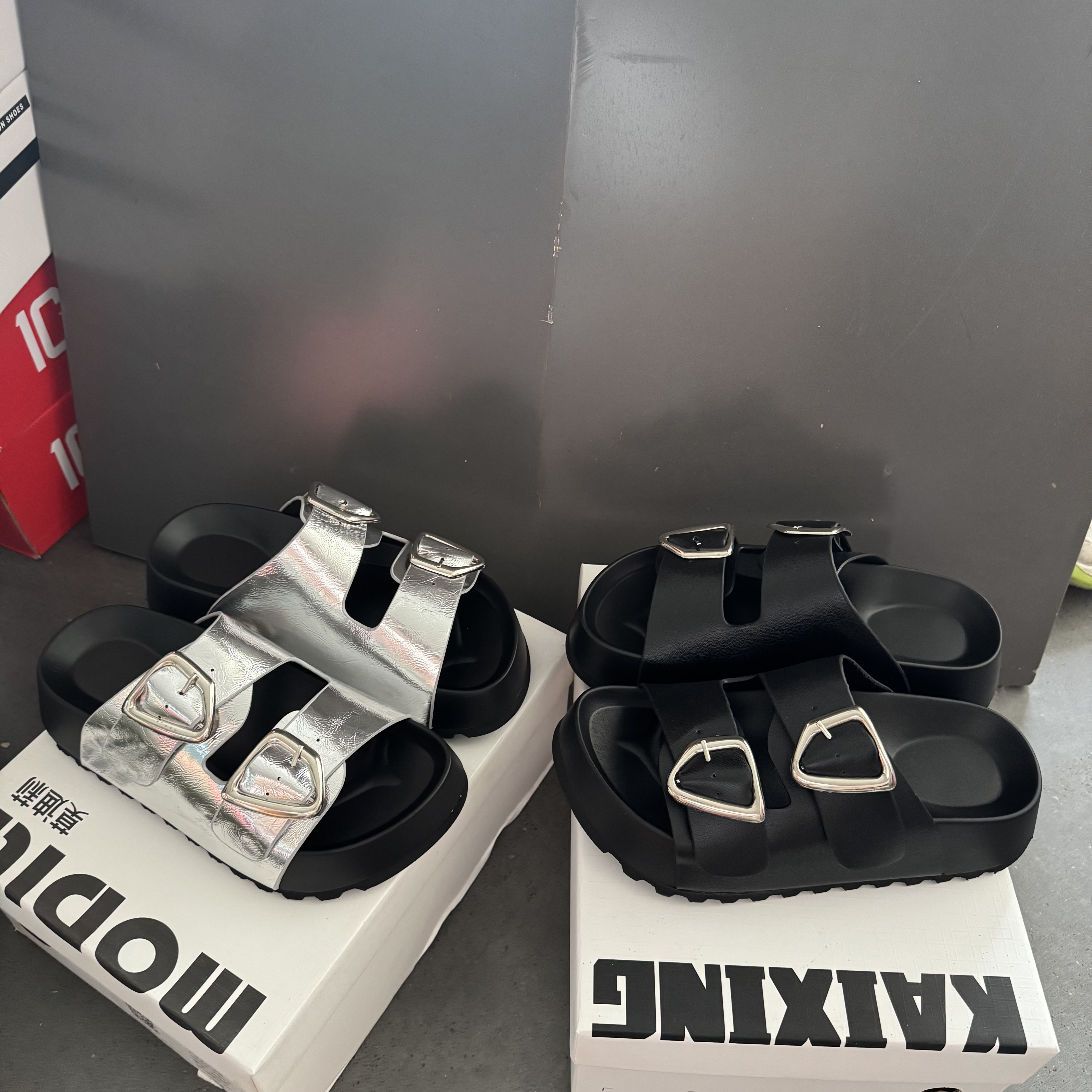 【撤柜！真皮！拖鞋  ！ 品质很高   双扣厚底凉拖  数量就一点  】