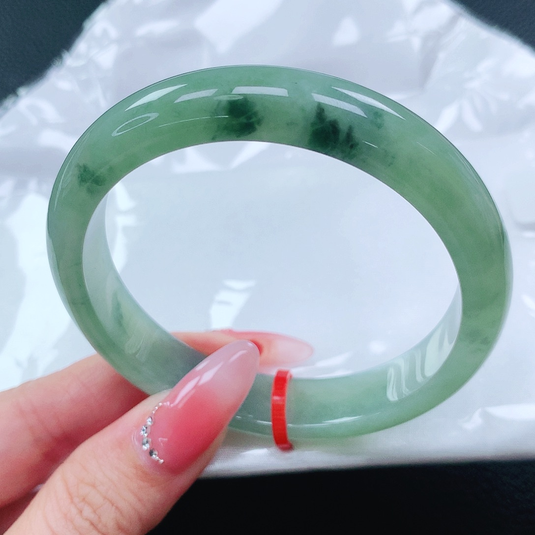 翡翠手镯未镶嵌56圈
