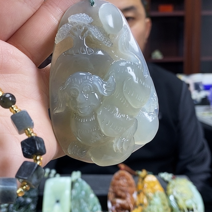 蛇纹石玉吊坠未镶嵌